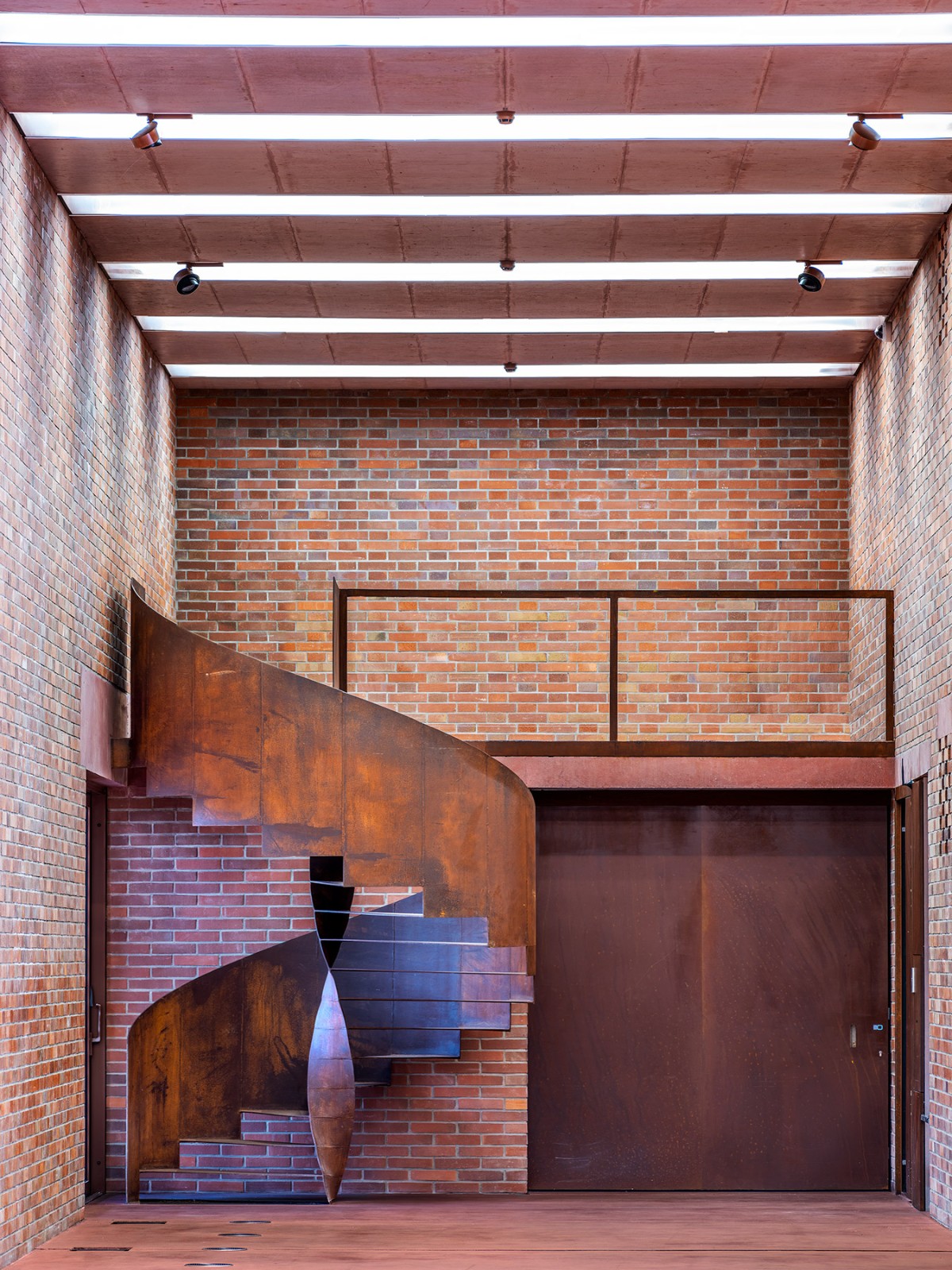 BIM建筑|帕尔杜比采 GAMPA、Sféra 建筑群与自动化工厂公共空间 / Šépka architekti BIM建筑|帕尔杜比采 GAMPA、Sféra 建筑群与自动化工厂公共空间 / Šépka architekti