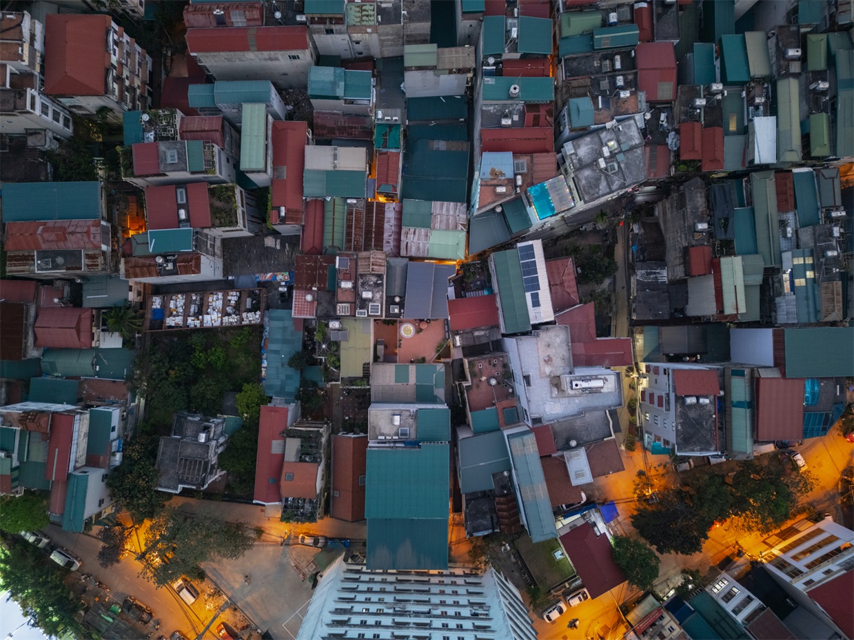 城市小巷夹缝中的山谷秘境承载亲情时光的别墅设计 城市小巷夹缝中的山谷秘境承载亲情时光的别墅设计